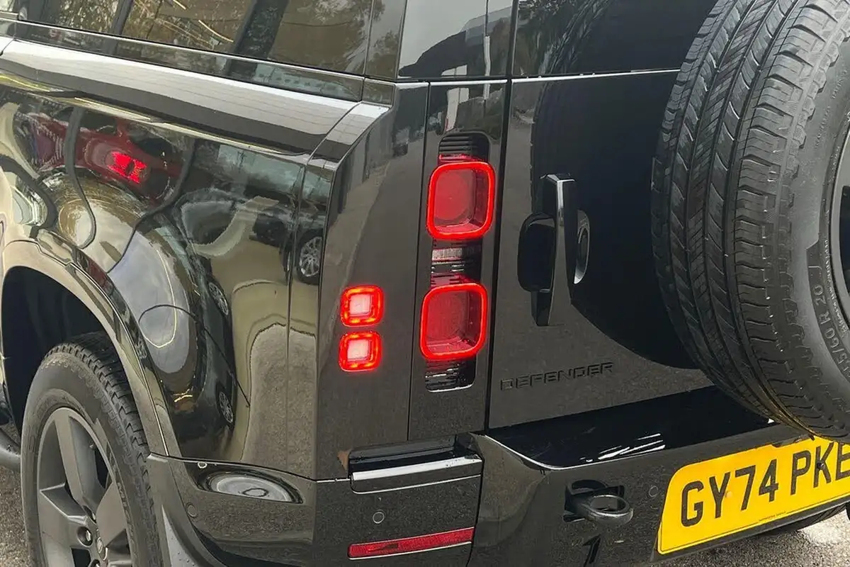 2024-land-rover-90-defender-30-d350-x-dynamic-hse-big-56