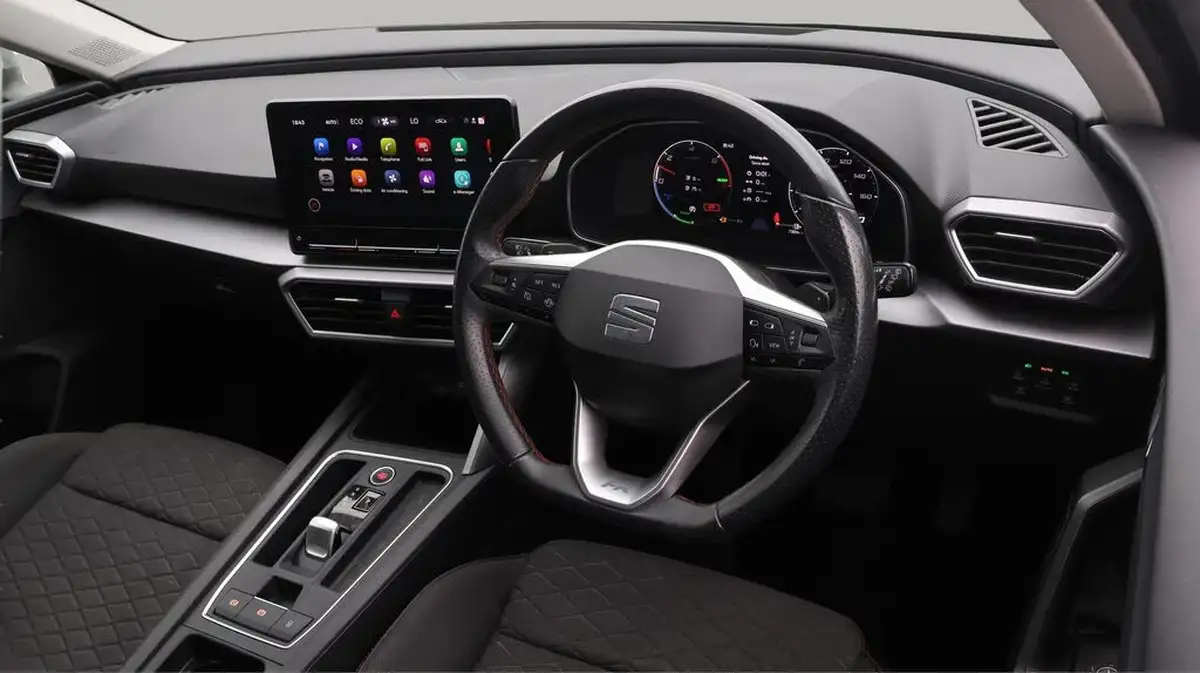 2021-seat-leon-14-e-hybrid-fr-hatchback-big-9