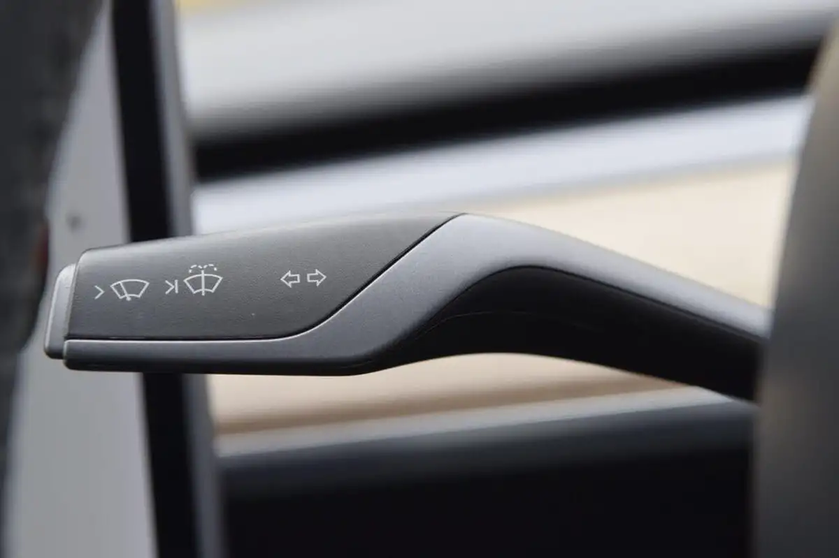 2020-tesla-model-3-e-performance-big-25