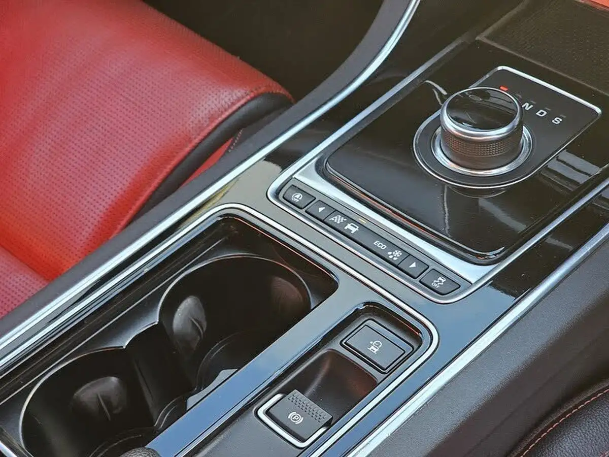 2018-jaguar-xf-20i-r-sport-250ps-saloon-4d-1997cc-big-19