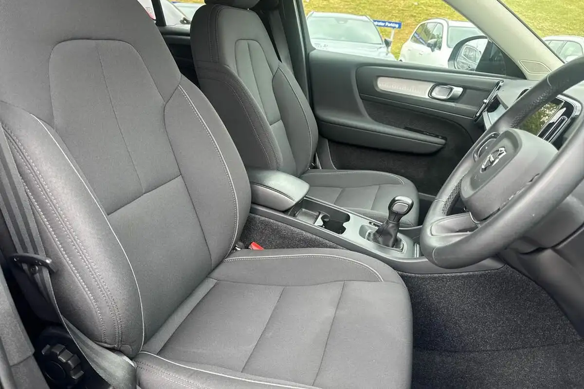 2021-volvo-xc40-15-t3-momentum-161bhp-big-33