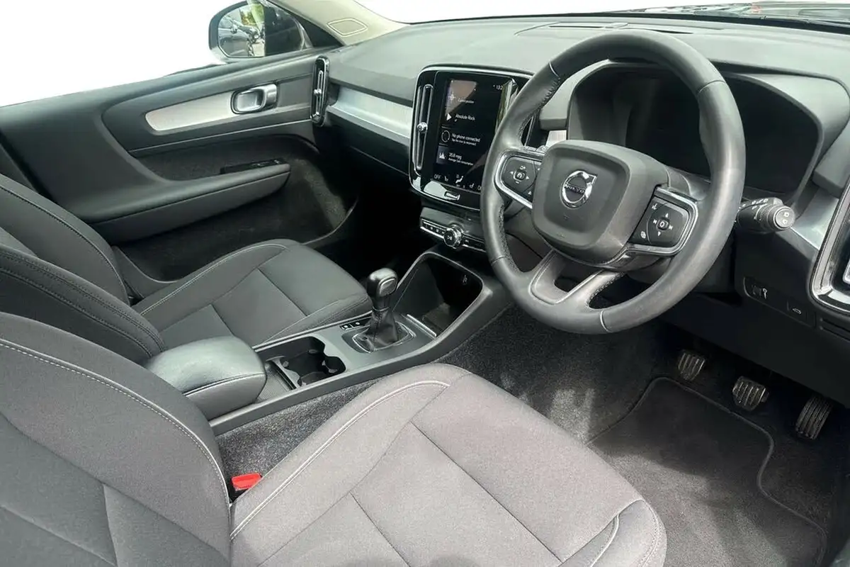 2021-volvo-xc40-15-t3-momentum-161bhp-big-9