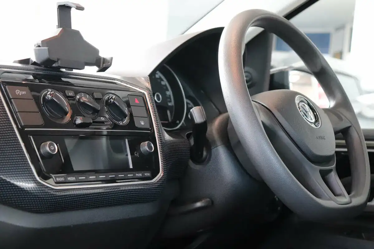 2018-volkswagen-up-10-move-up-ss-3d-big-36