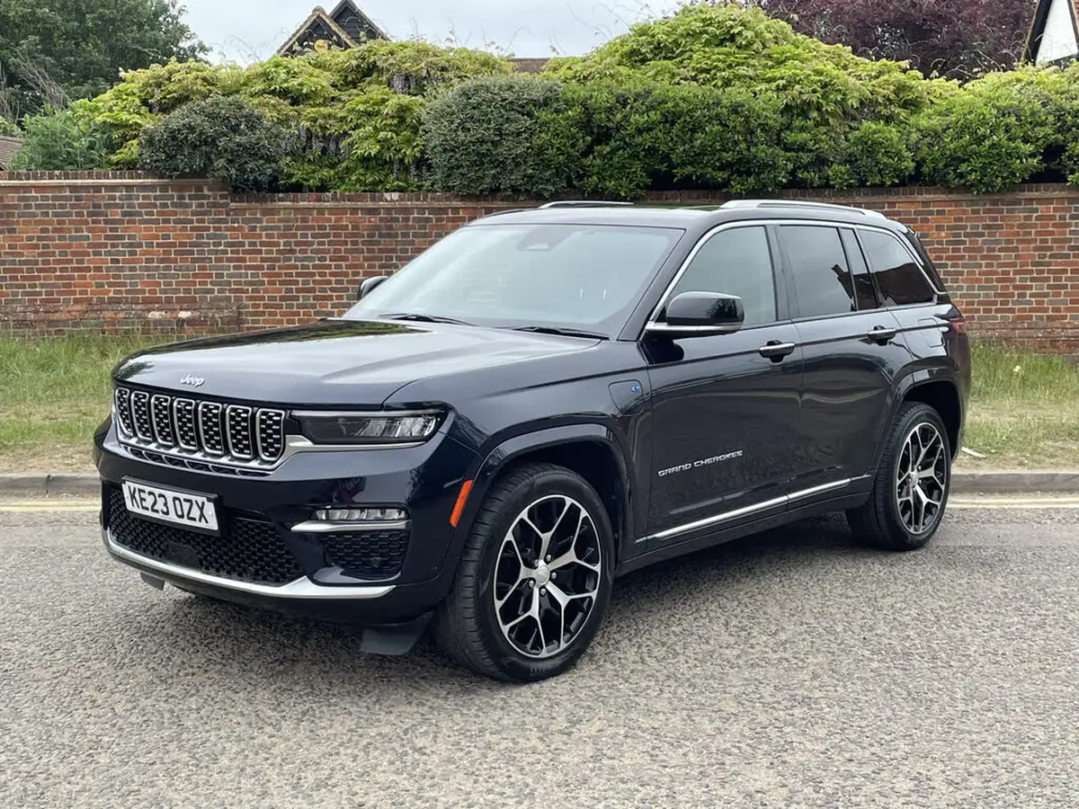 2023-jeep-grand-cherokee-20-gme-summit-reserve-big-3