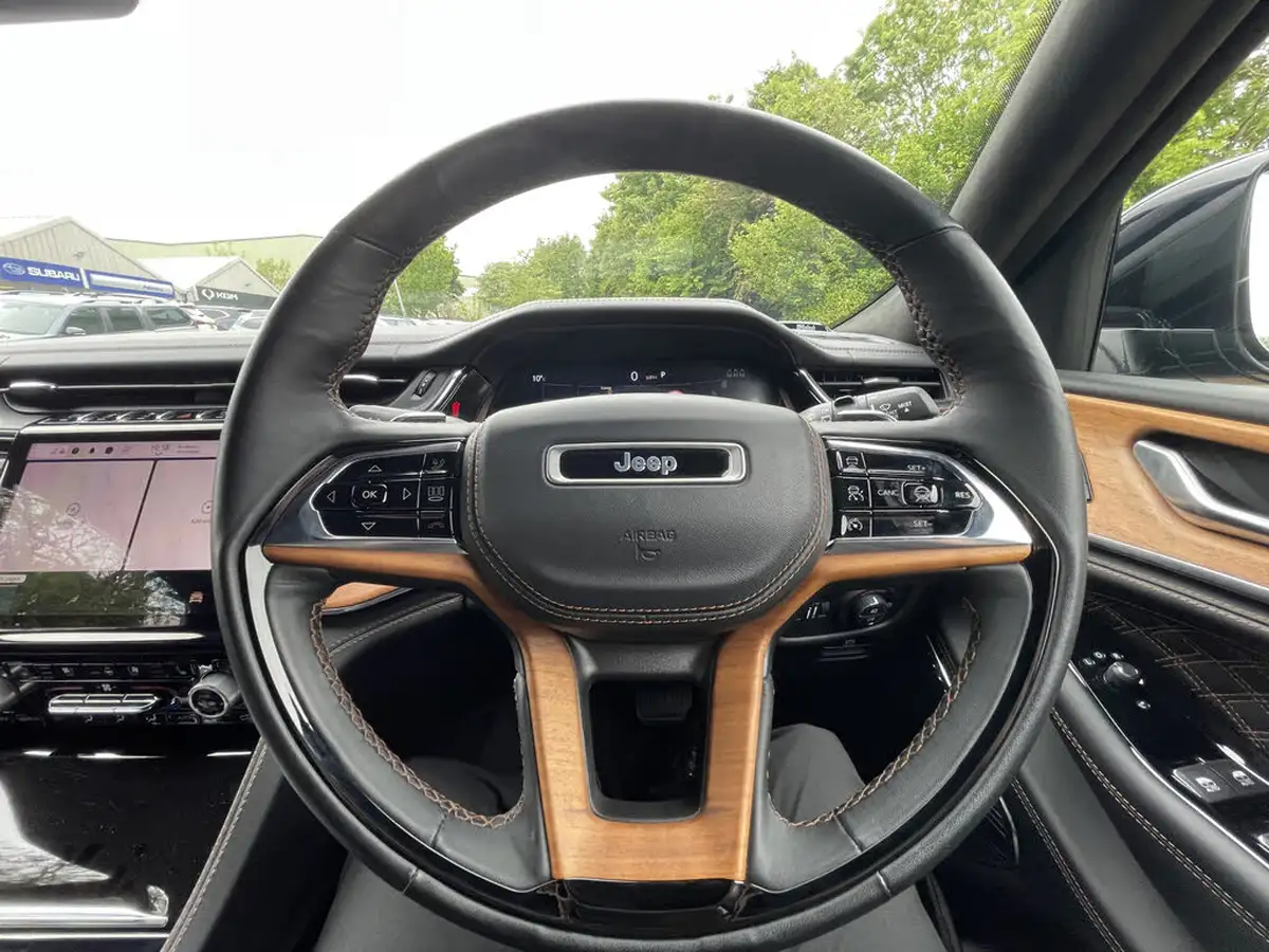 2023-jeep-grand-cherokee-20-gme-summit-reserve-big-31