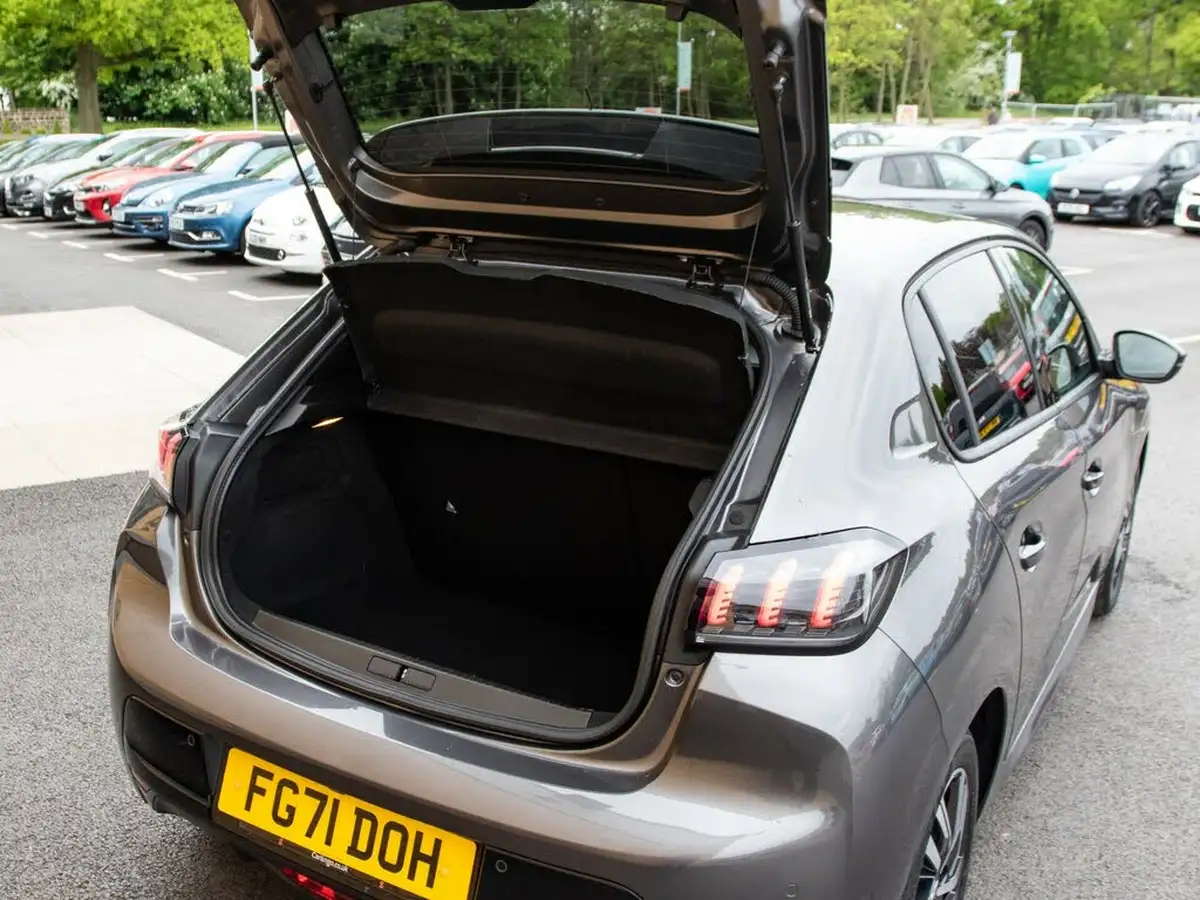 2021-peugeot-208-12-puretech-allure-premium-100bhp-big-32
