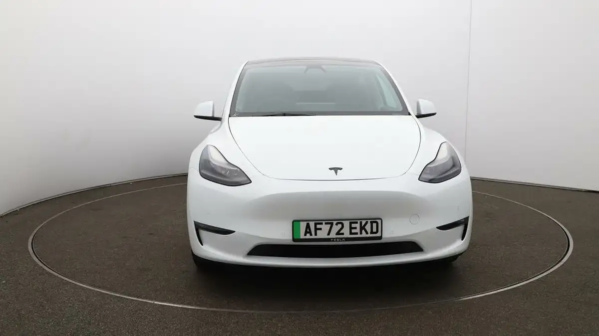 2022-tesla-model-y-e-long-range-big-39