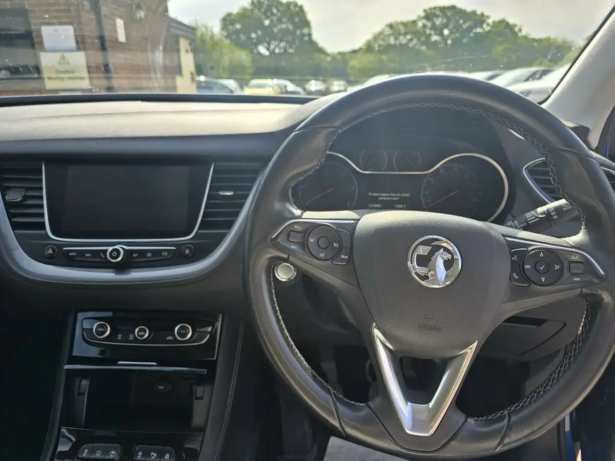 2018-vauxhall-grandland-x-15td-sport-nav-big-14