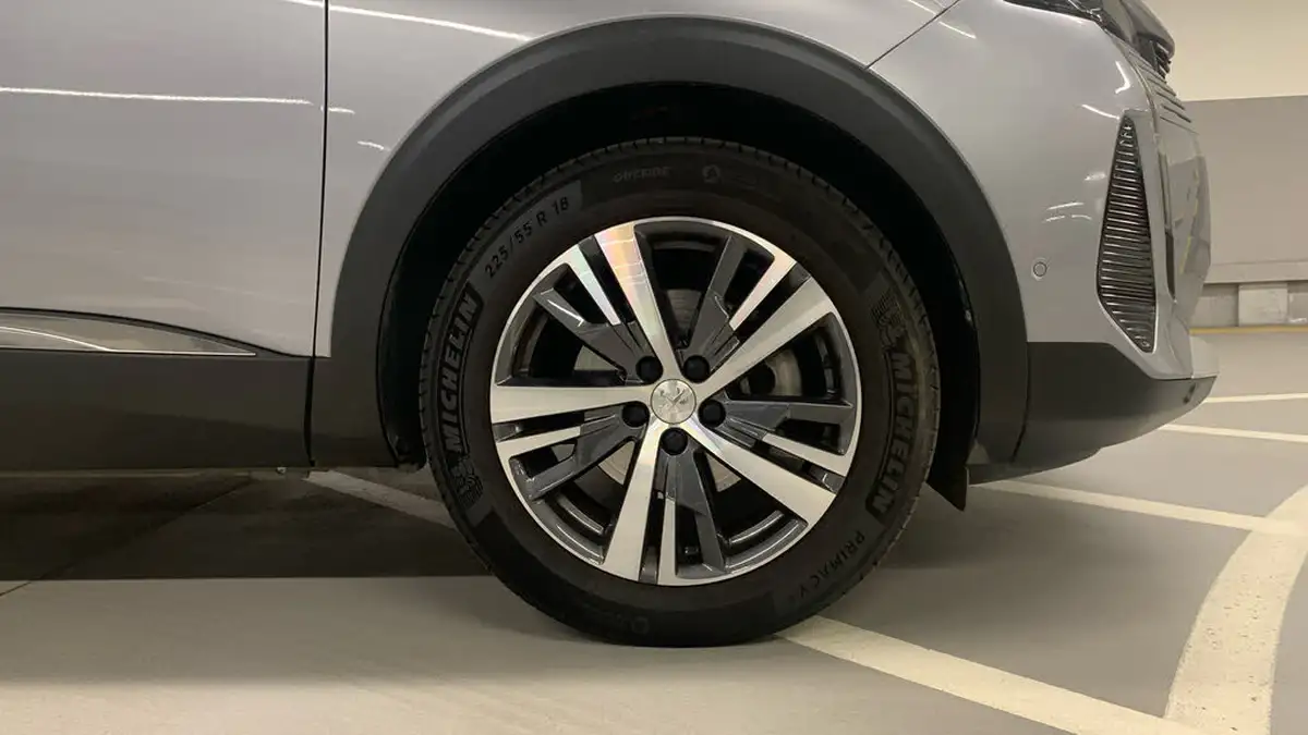 2021-peugeot-5008-suv-12-puretech-allure-premium-eat8-big-16