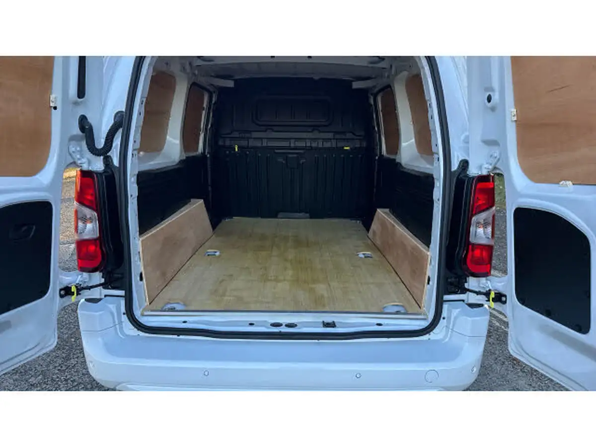 2024-citroen-berlingo-15-bluehdi-950-driver-edition-100pseu6d-big-3