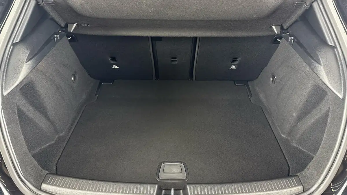 2019-mercedes-benz-a-class-20d-a200d-amg-line-hatchback-5d-big-14