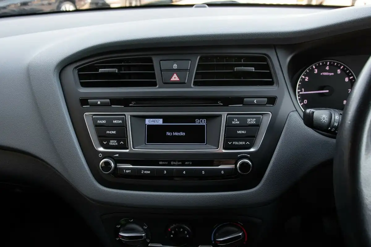 2016-hyundai-i20-12-se-hatchback-5d-big-22