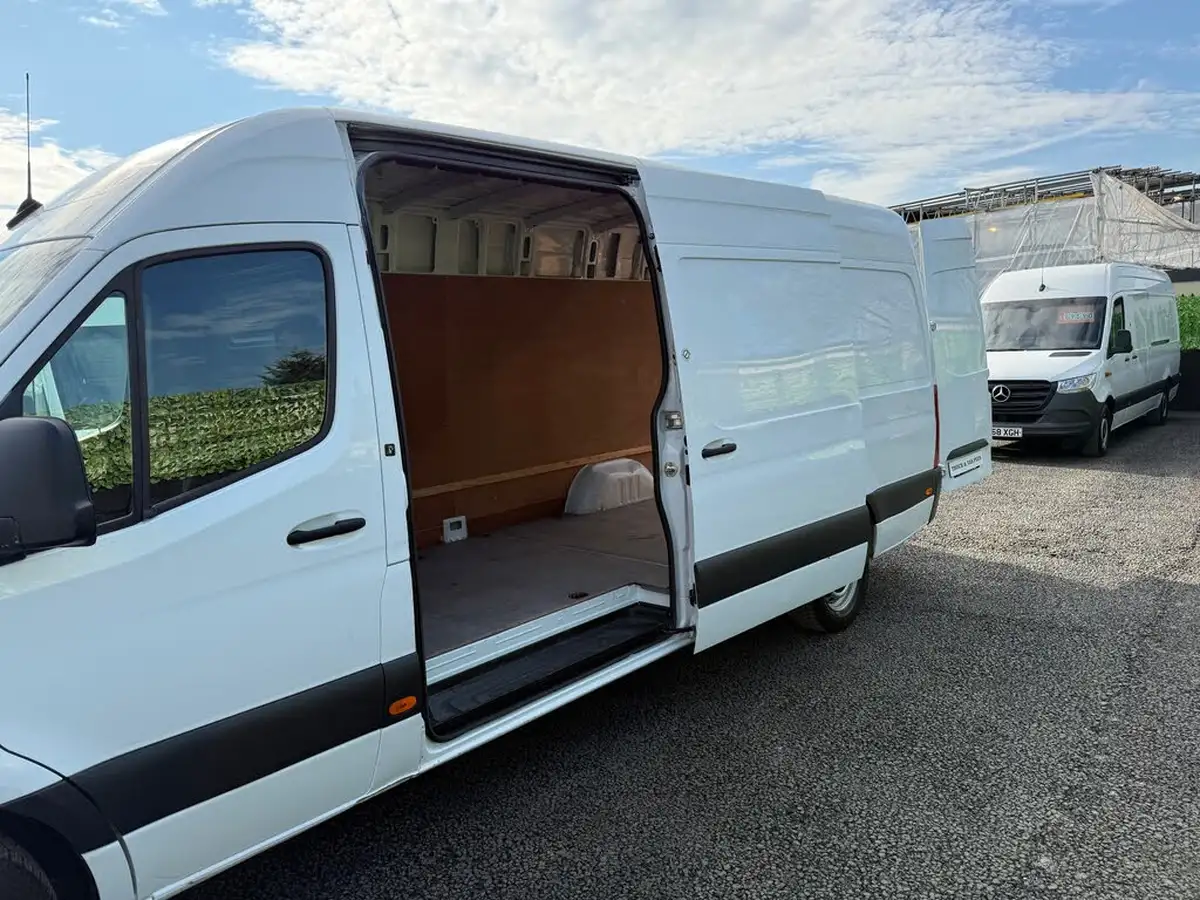 2018-mercedes-benz-sprinter-21cdi-311-l2h1-panel-van-rwd-eco-gear-360-big-14