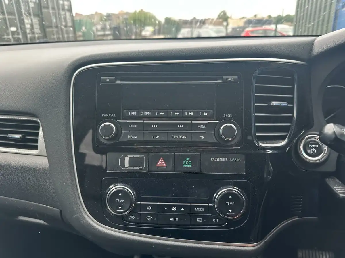 2015-mitsubishi-outlander-20-gx3h-5st-big-26