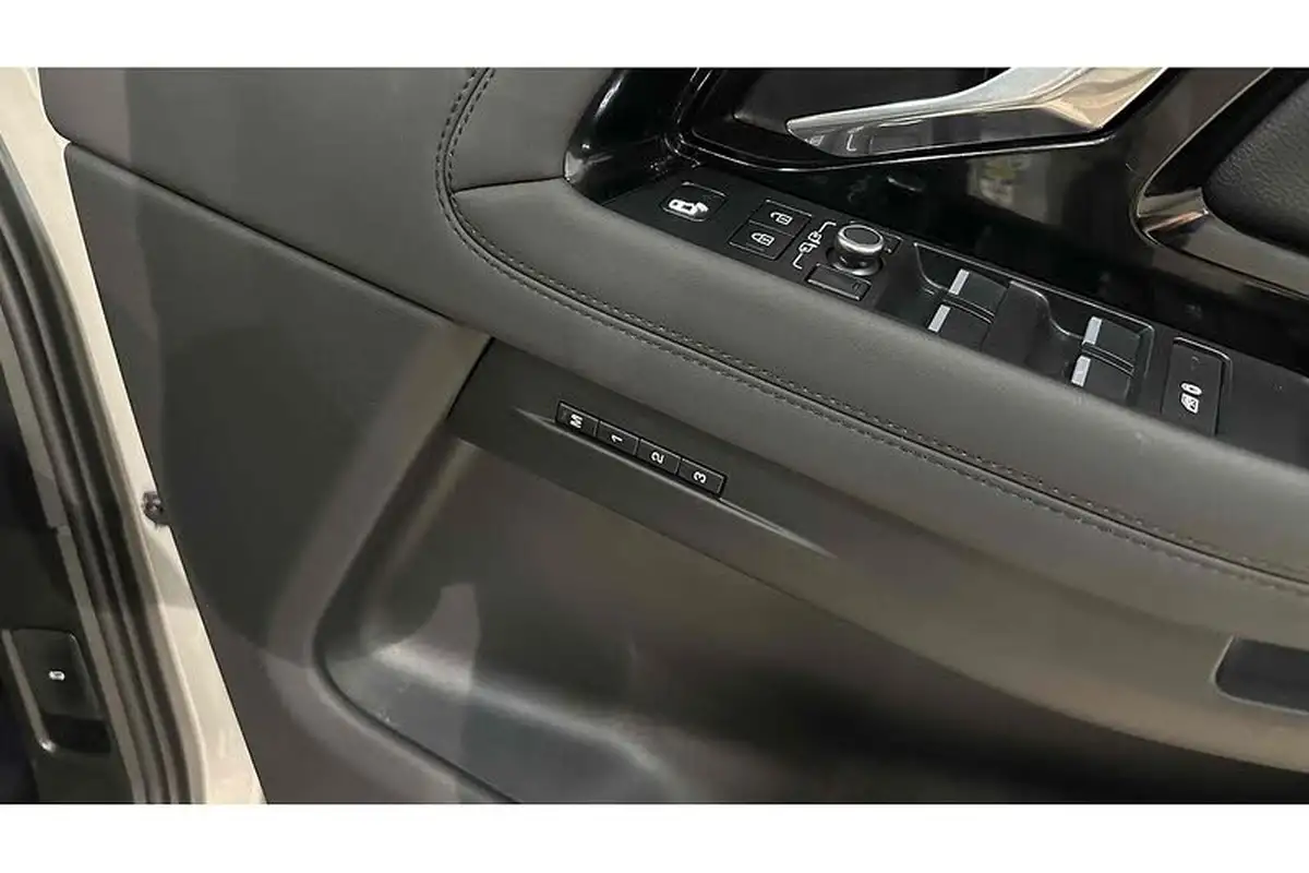 2021-land-rover-range-rover-evoque-15-p300e-r-dynamic-se-big-37