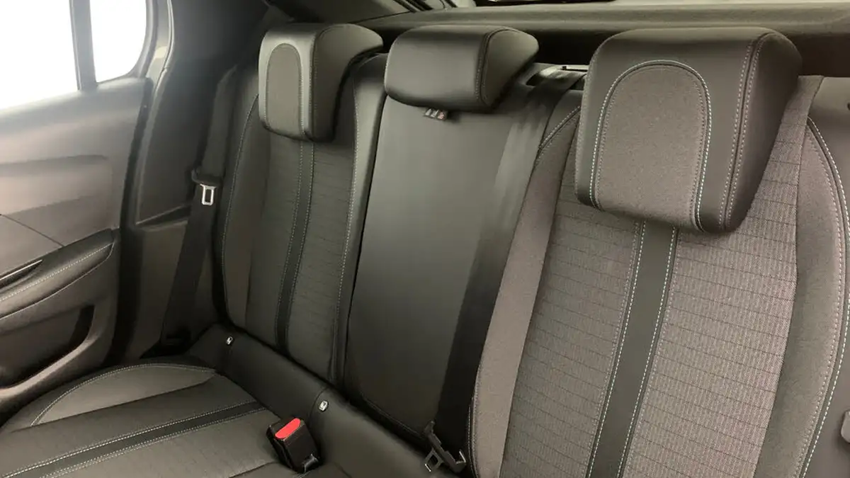 2022-peugeot-208-12-puretech-allure-premium-100ps-big-7
