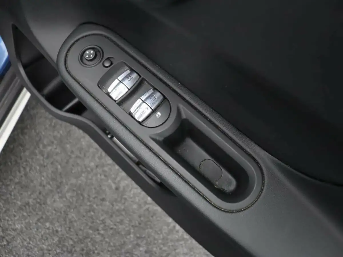 2020-mini-countryman-15-cooper-classic-comfort-big-20