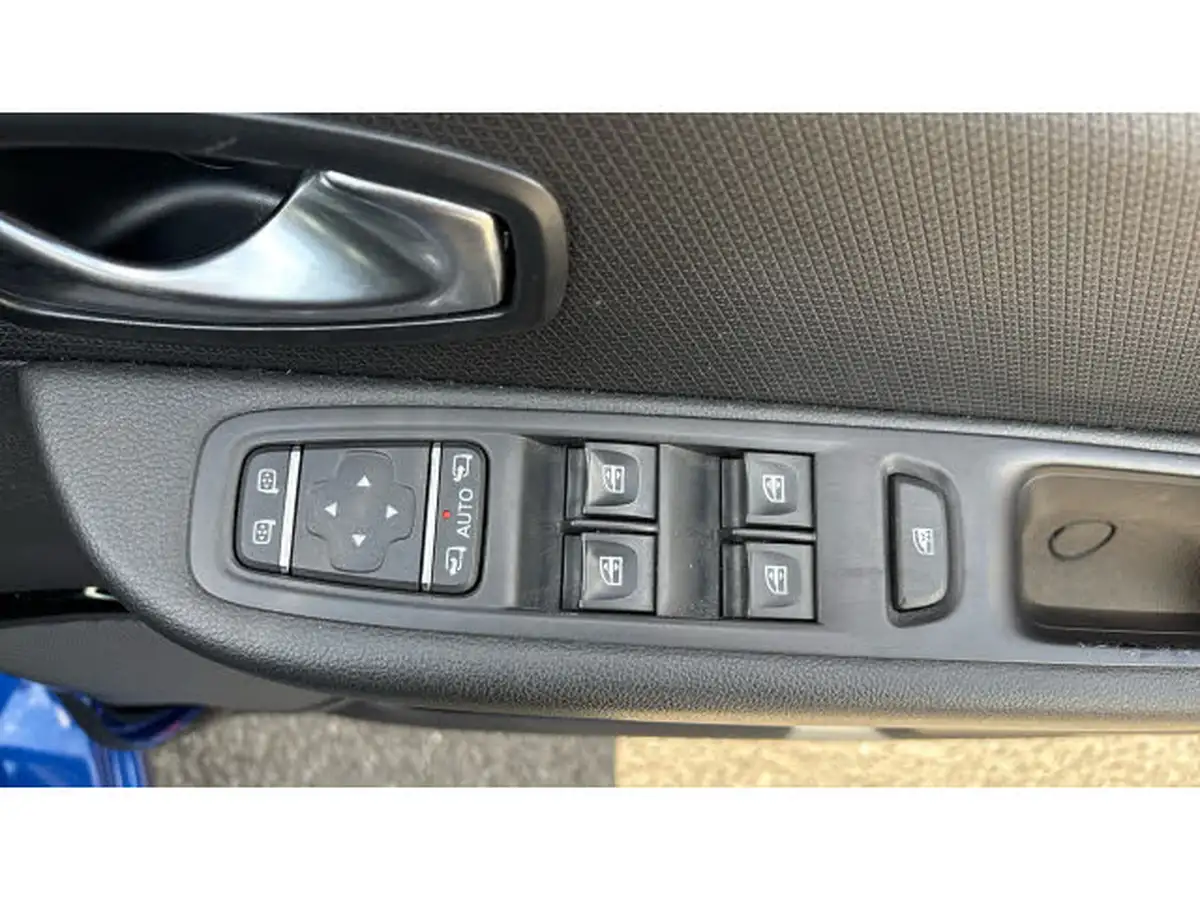2016-renault-clio-12-tce-dynamique-s-nav-big-24