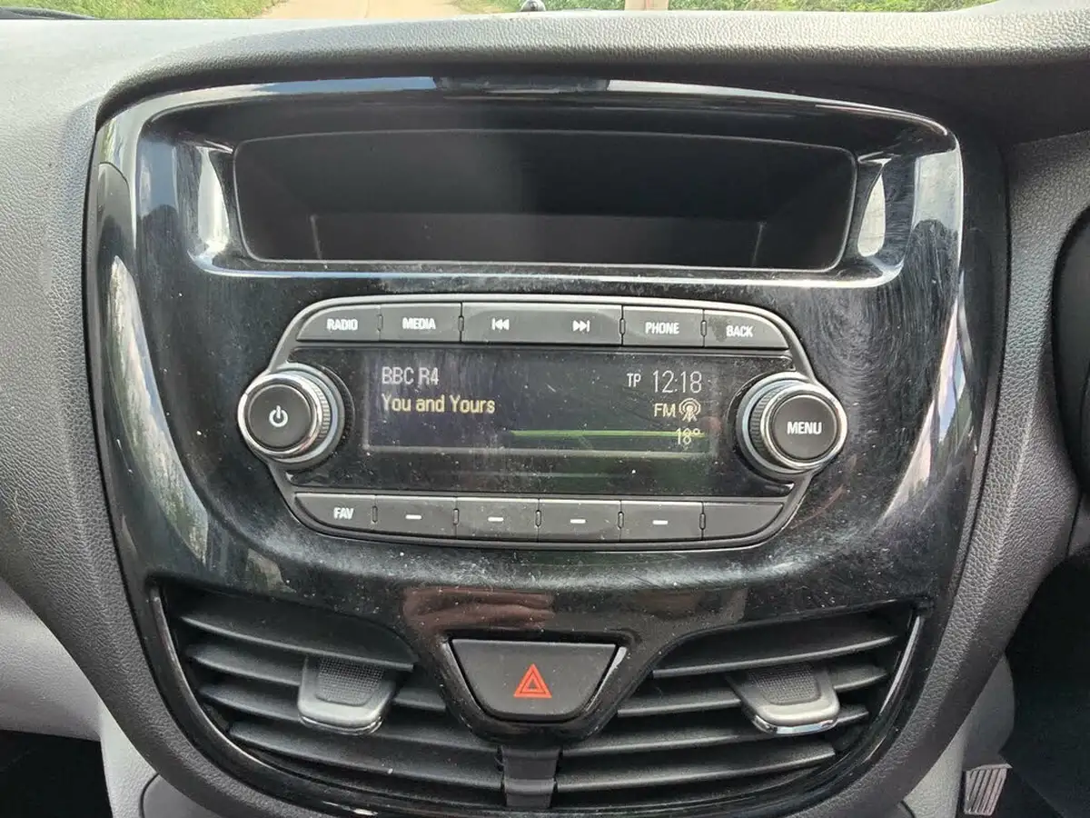 2017-vauxhall-viva-10i-sl-big-36