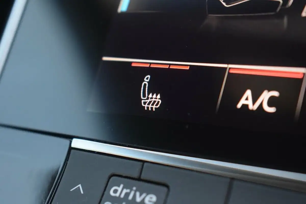 2023-audi-a6-saloon-20-40-tfsi-s-line-big-2