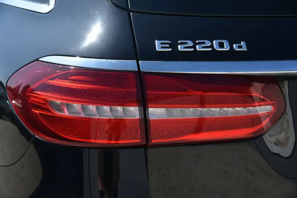 2019-mercedes-benz-e-class-20d-e220d-se-ss-estate-5d-big-15