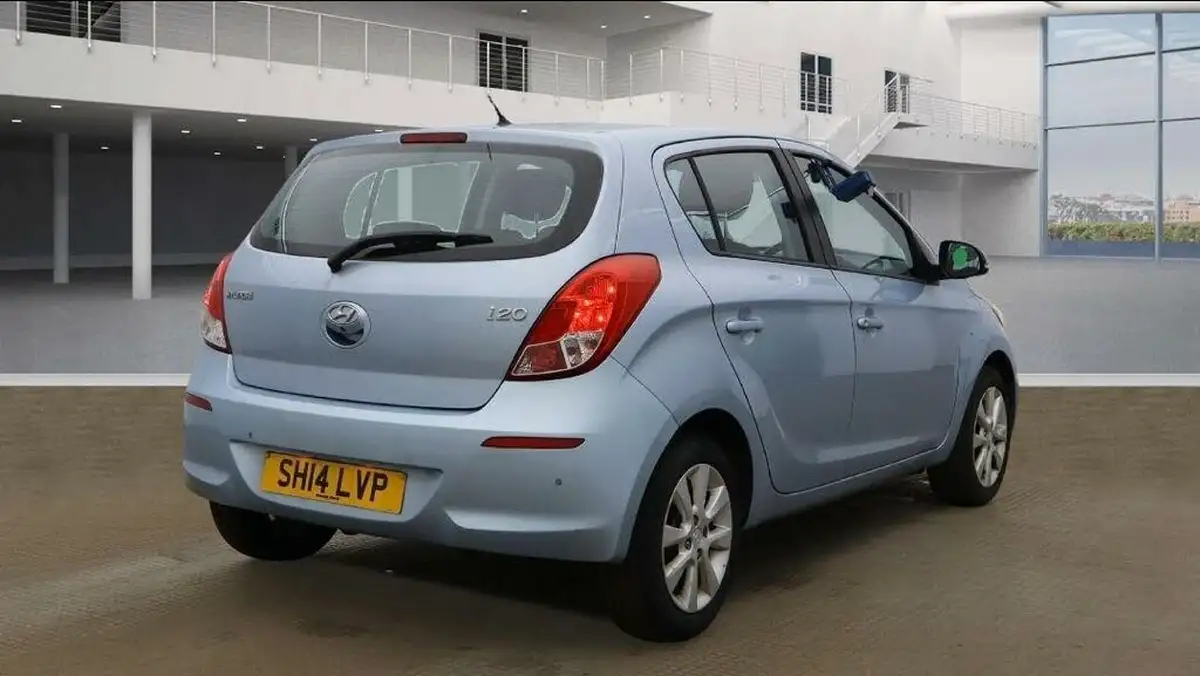 2014-hyundai-i20-12-style-big-5