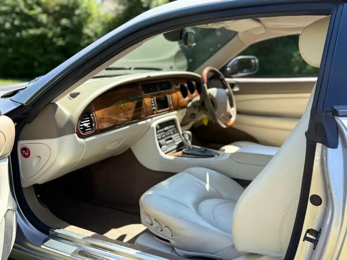 2003-jaguar-xkr-42-coupe-big-28