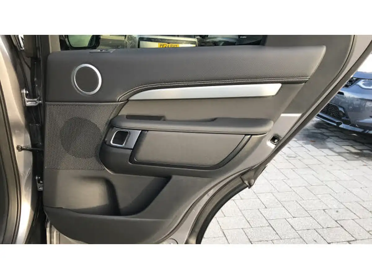 2024-land-rover-discovery-30-d350-dynamic-hse-big-27