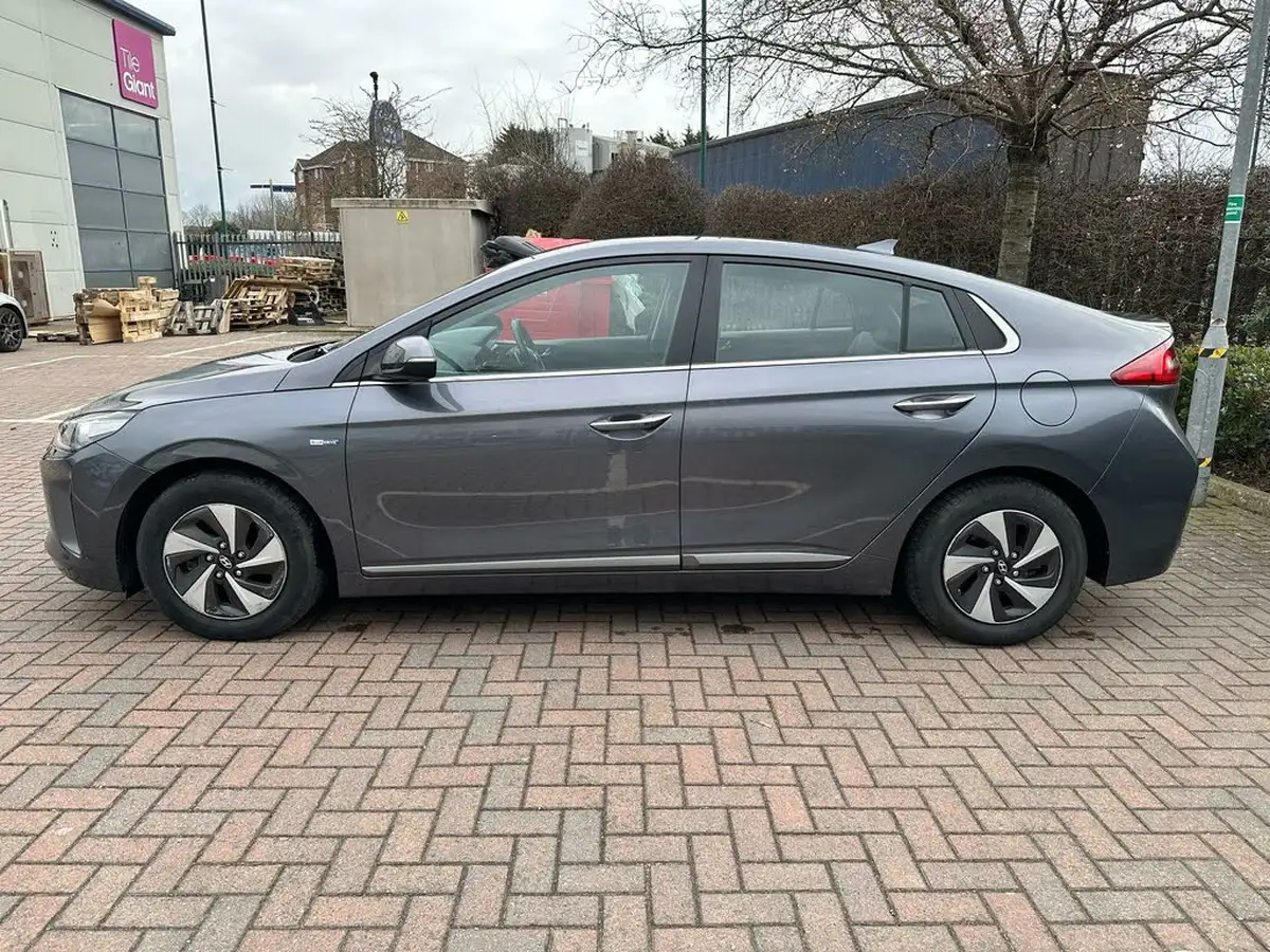2018-hyundai-ioniq-16-gdi-premium-se-hybrid-big-9