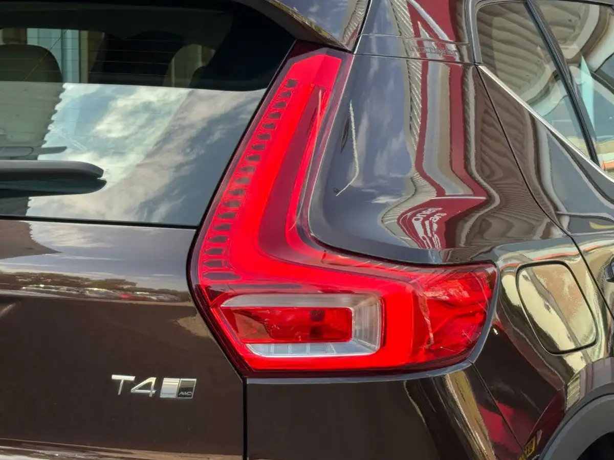 2019-volvo-xc40-20-t4-inscription-awd-big-36