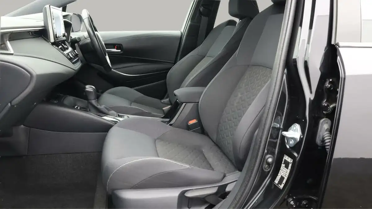 2020-toyota-corolla-18-vvt-i-icon-tech-spare-wheel-touring-sports-5d-big-13