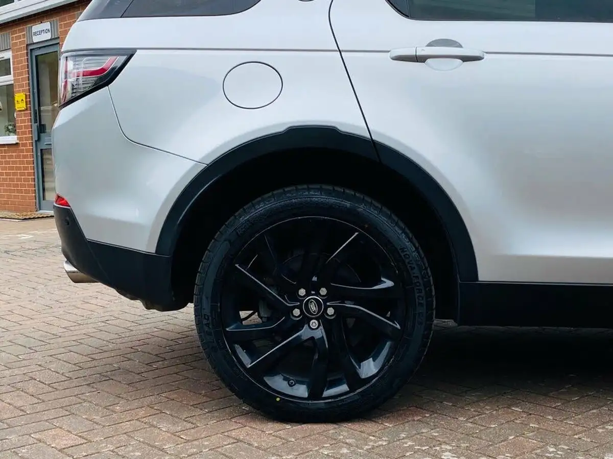 2016-land-rover-discovery-sport-20td4-hse-black-awd-ss-big-14
