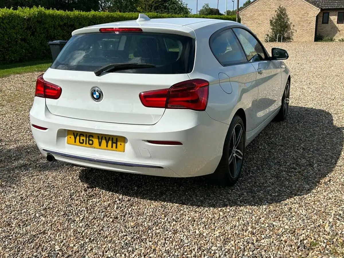2016-bmw-1-series-15td-116d-sport-3d-big-13