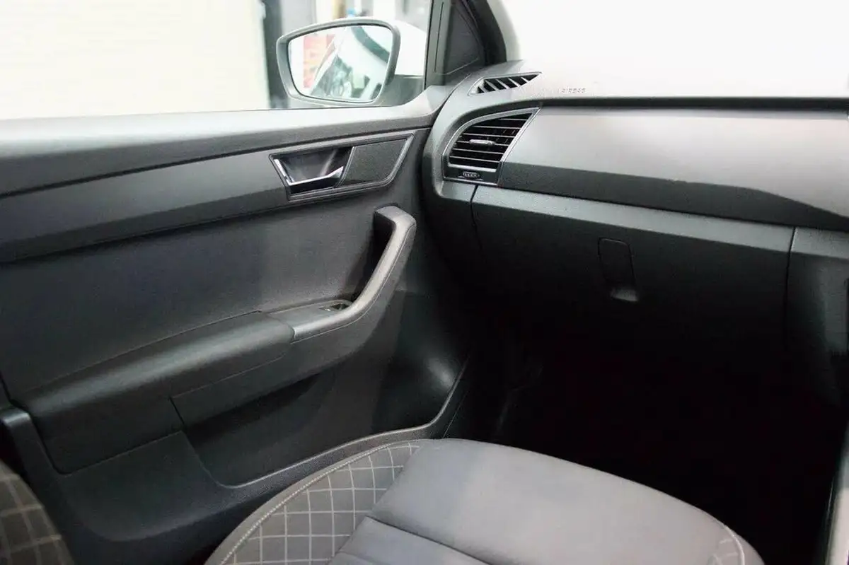 2015-skoda-fabia-12-tsi-se-l-90ps-hatchback-big-23