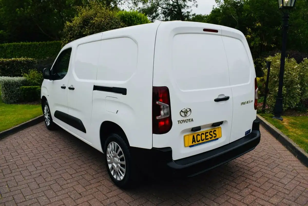 2022-toyota-proace-city-15d-icon-l2-big-11