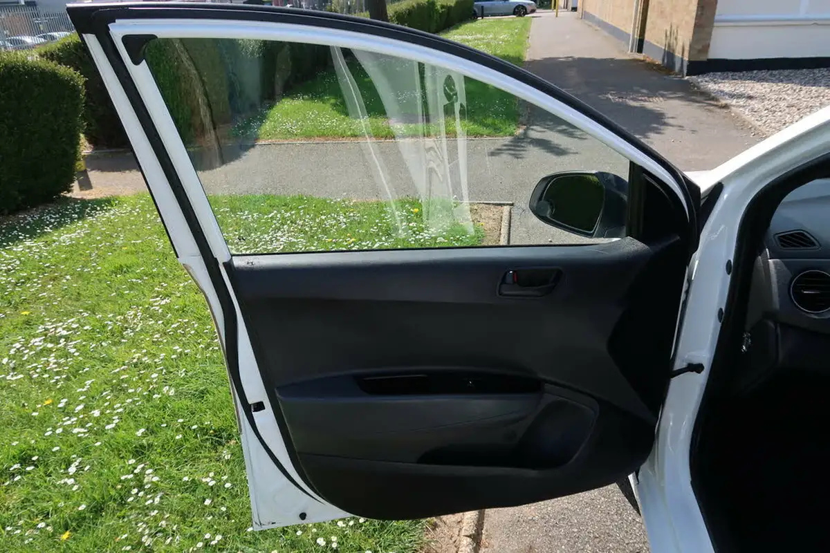 2018-hyundai-i10-10-go-se-66ps-big-23