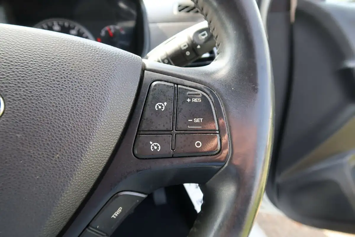 2018-hyundai-i10-10-go-se-66ps-big-47