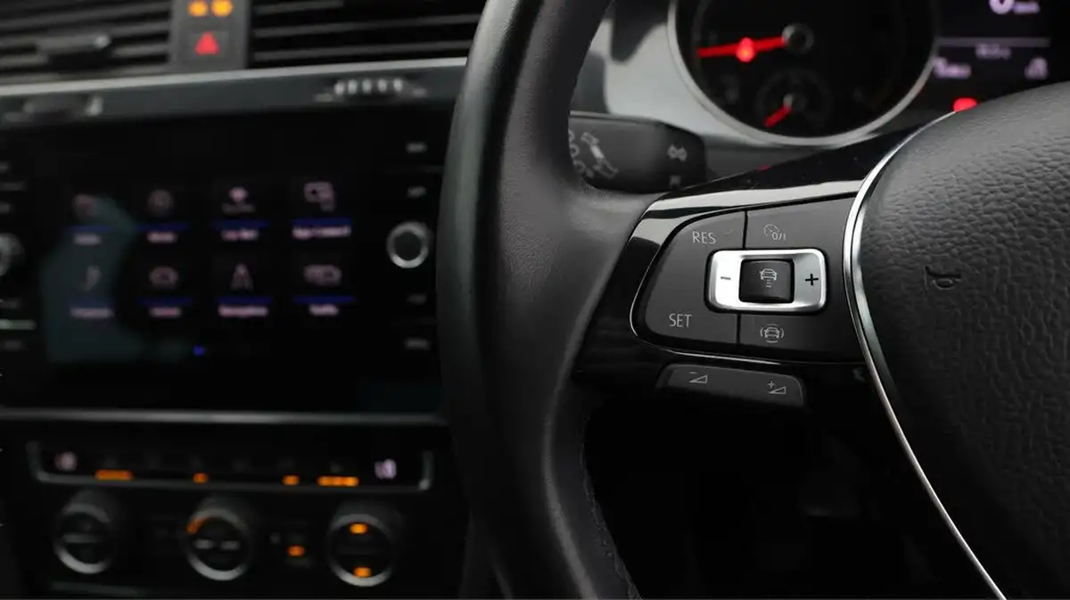2019-volkswagen-golf-16tdi-match-edition-hatchback-big-20