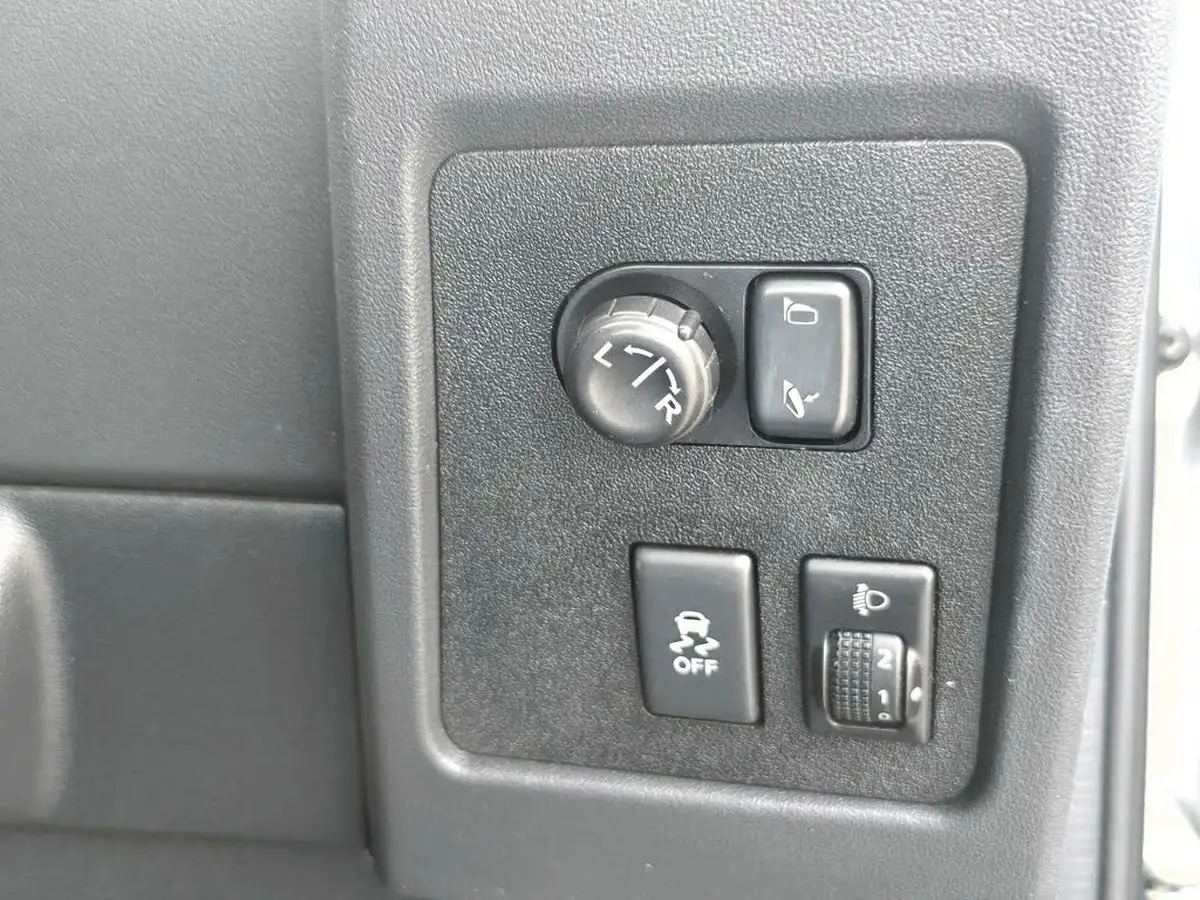2013-nissan-qashqai-15td-360-big-30