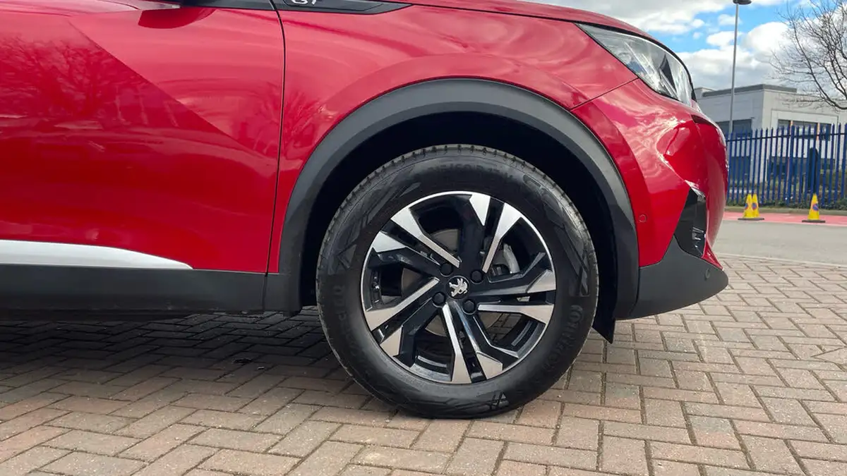2022-peugeot-2008-suv-12-puretech-gt-big-14
