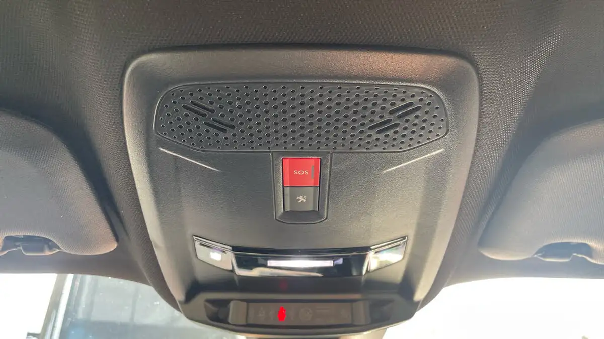 2022-peugeot-2008-suv-12-puretech-gt-big-38