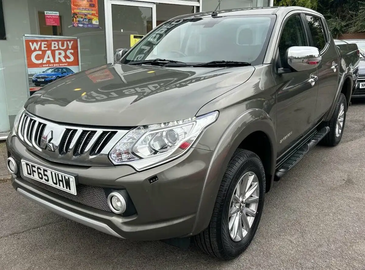 2016-mitsubishi-l200-24di-d-barbarian-big-2
