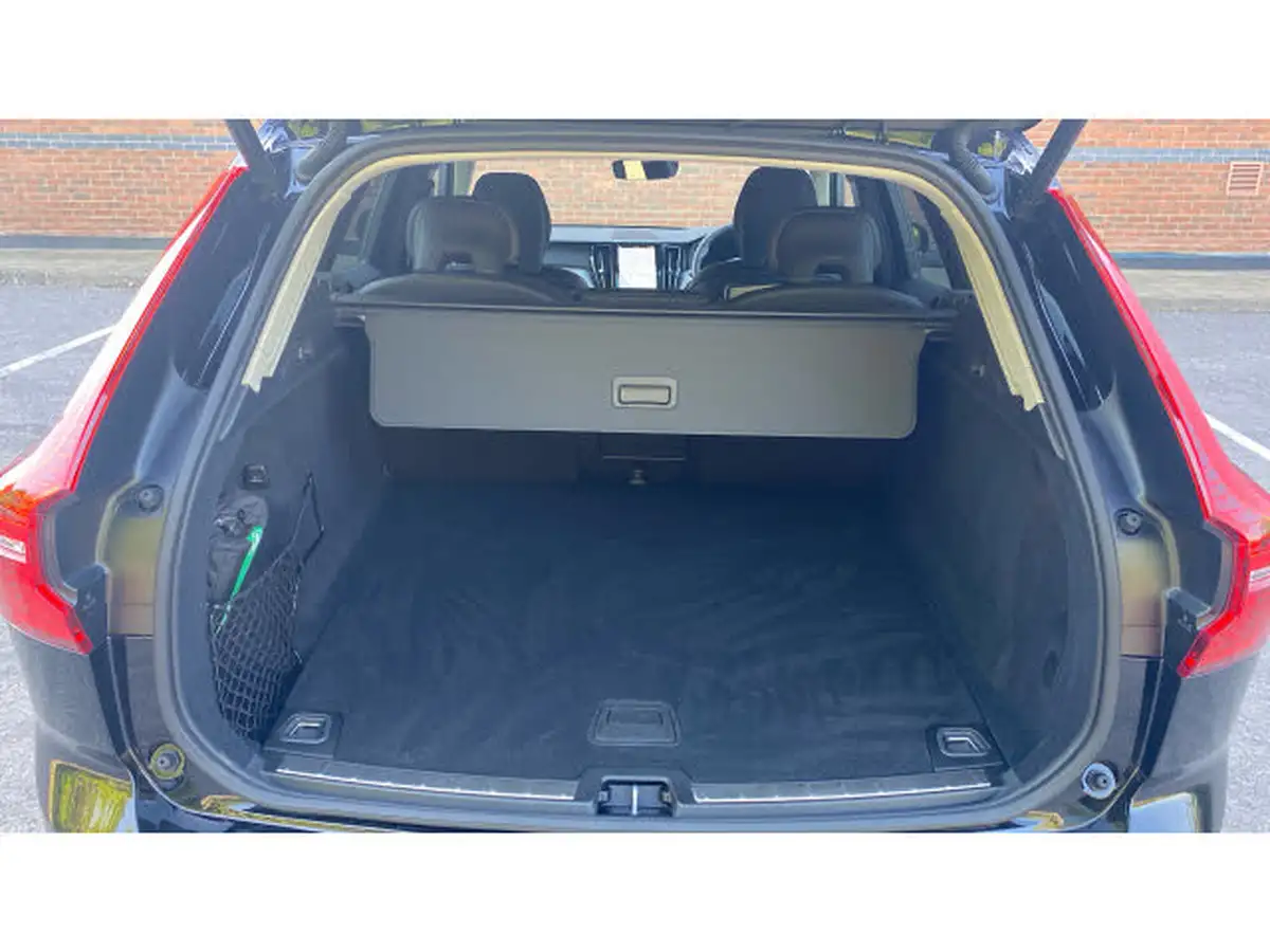 2024-volvo-xc60-20-b5-plus-big-16