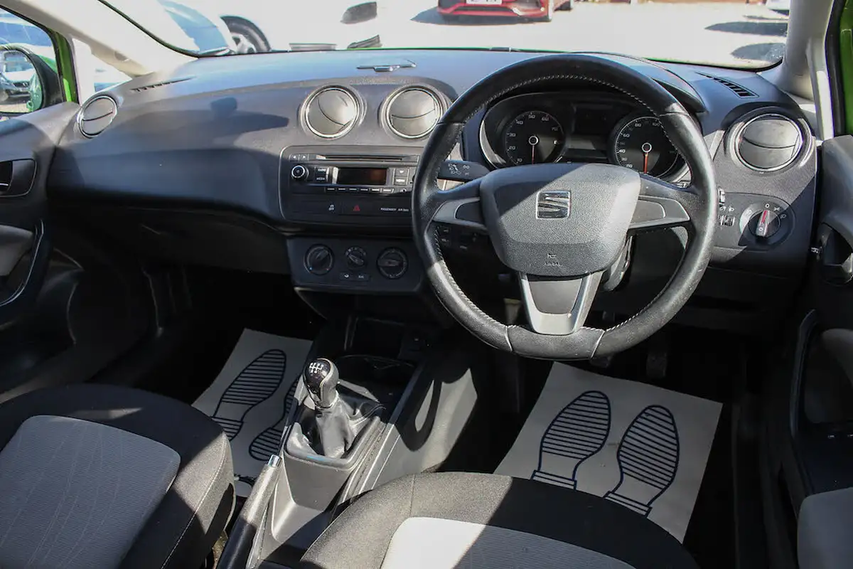 2015-seat-ibiza-14-toca-hatchback-5d-big-16