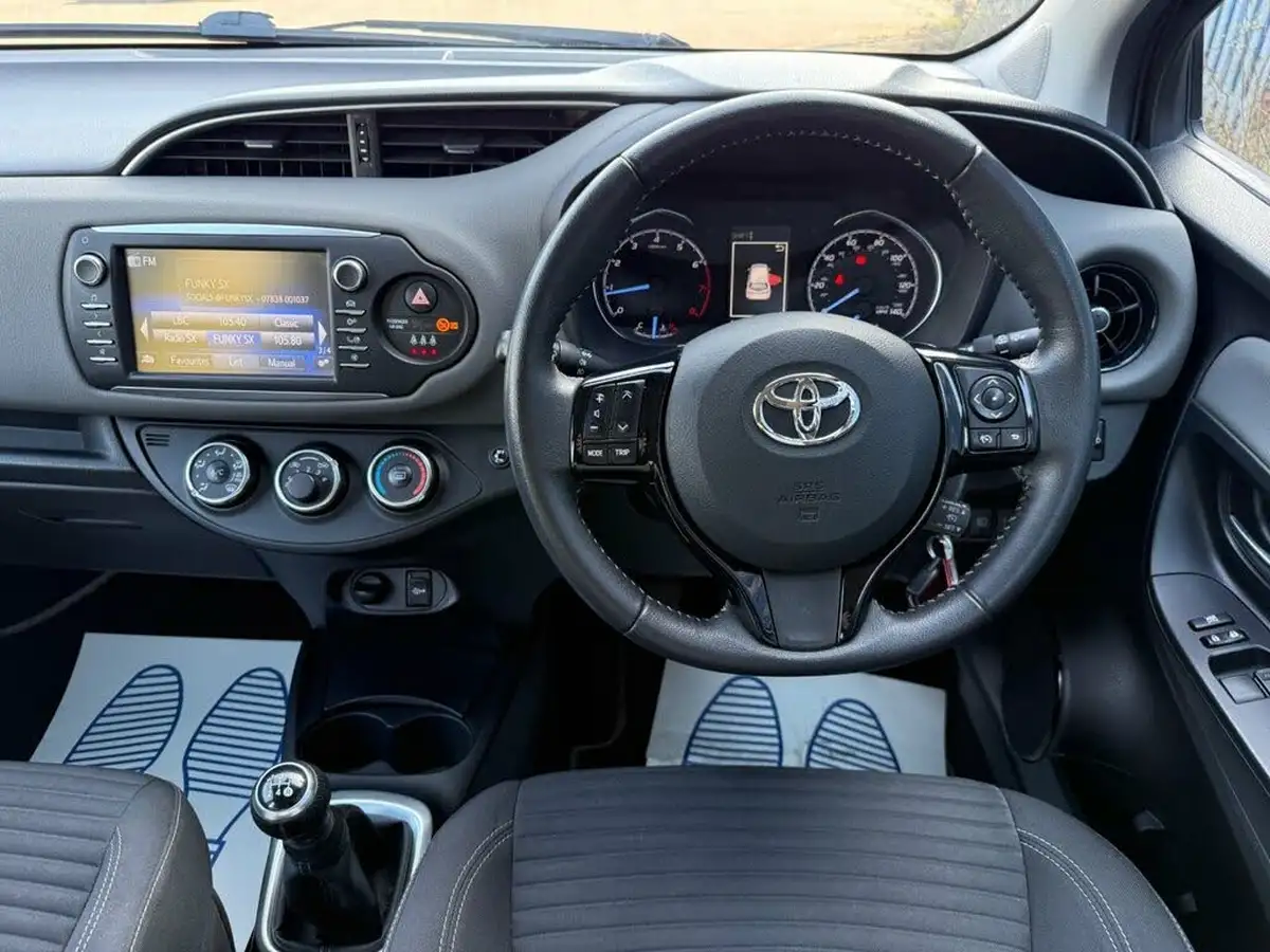 2017-toyota-yaris-10-vvt-i-icon-tech-big-13