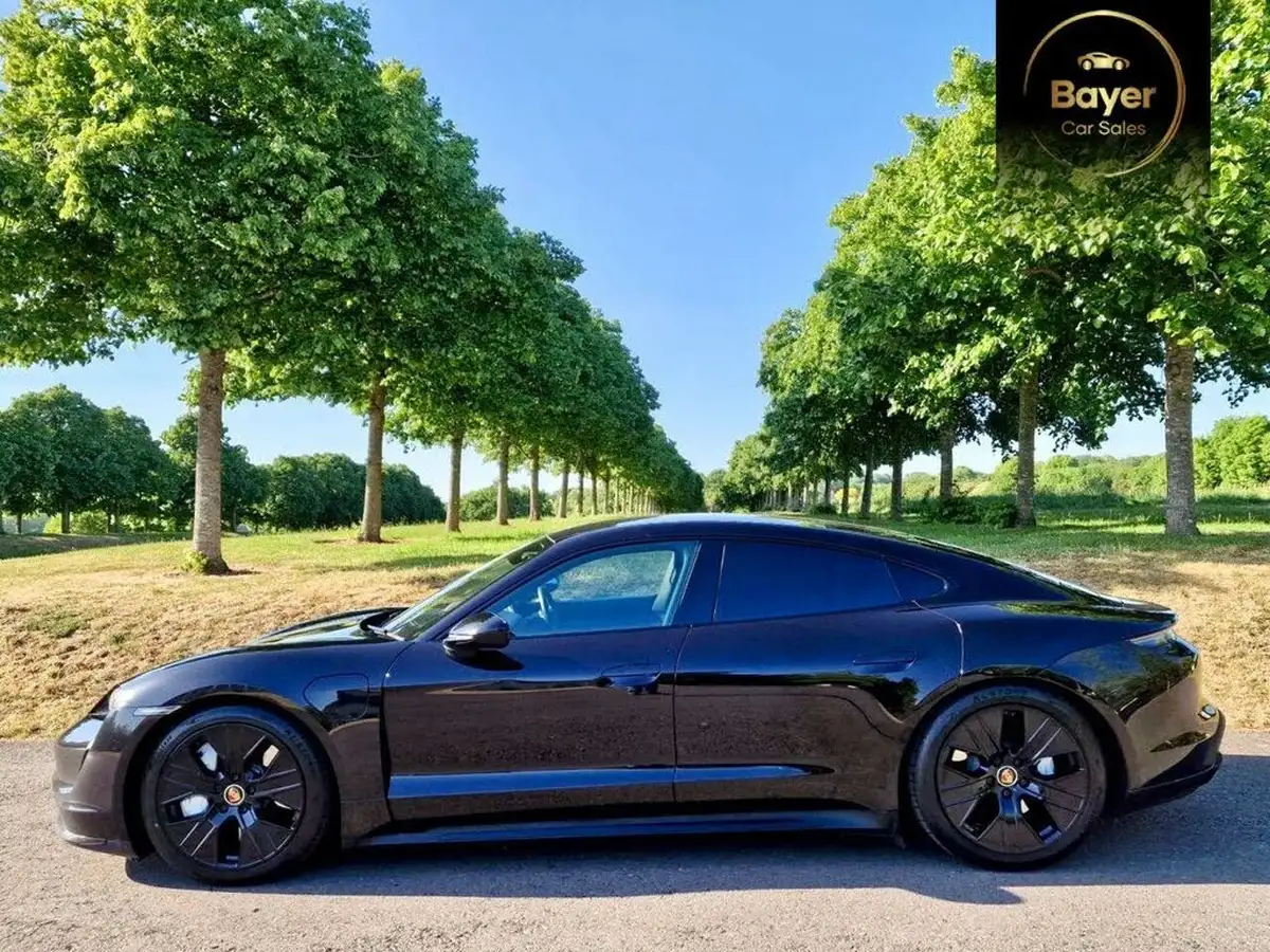 2020-porsche-taycan-e-turbo-big-3