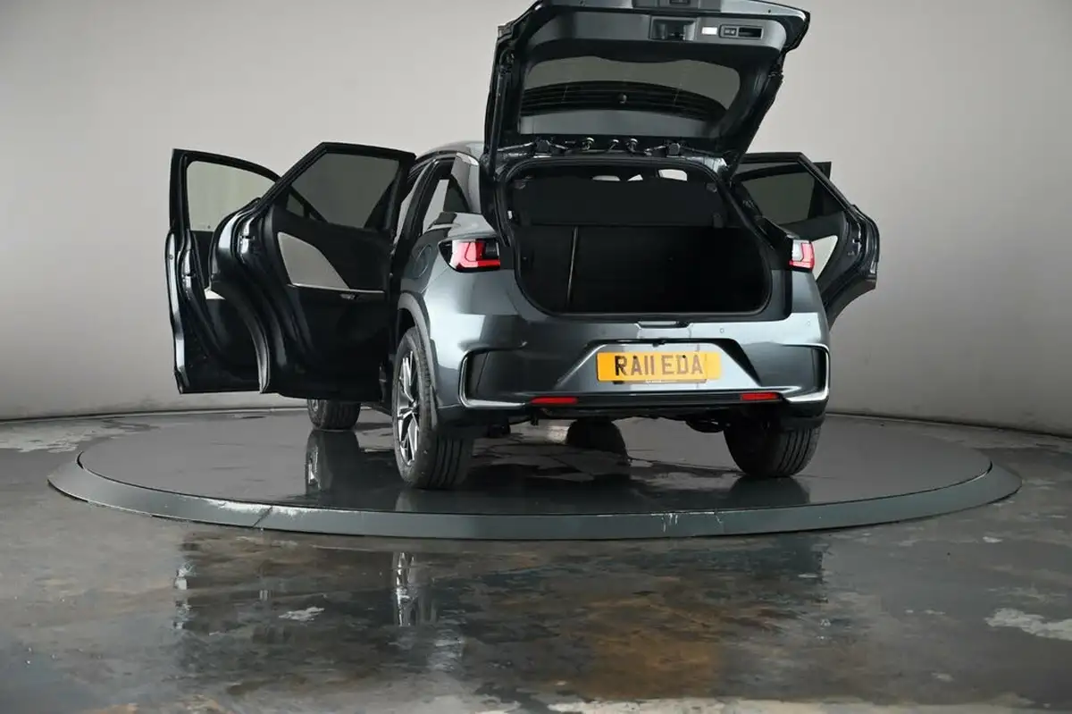 2025-lexus-lbx-15-premium-plus-big-61