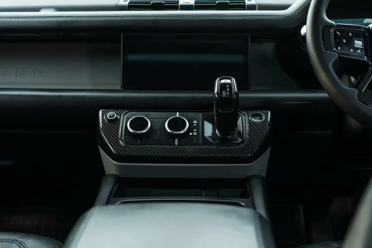 2021-land-rover-110-defender-30-d250-hse-big-45