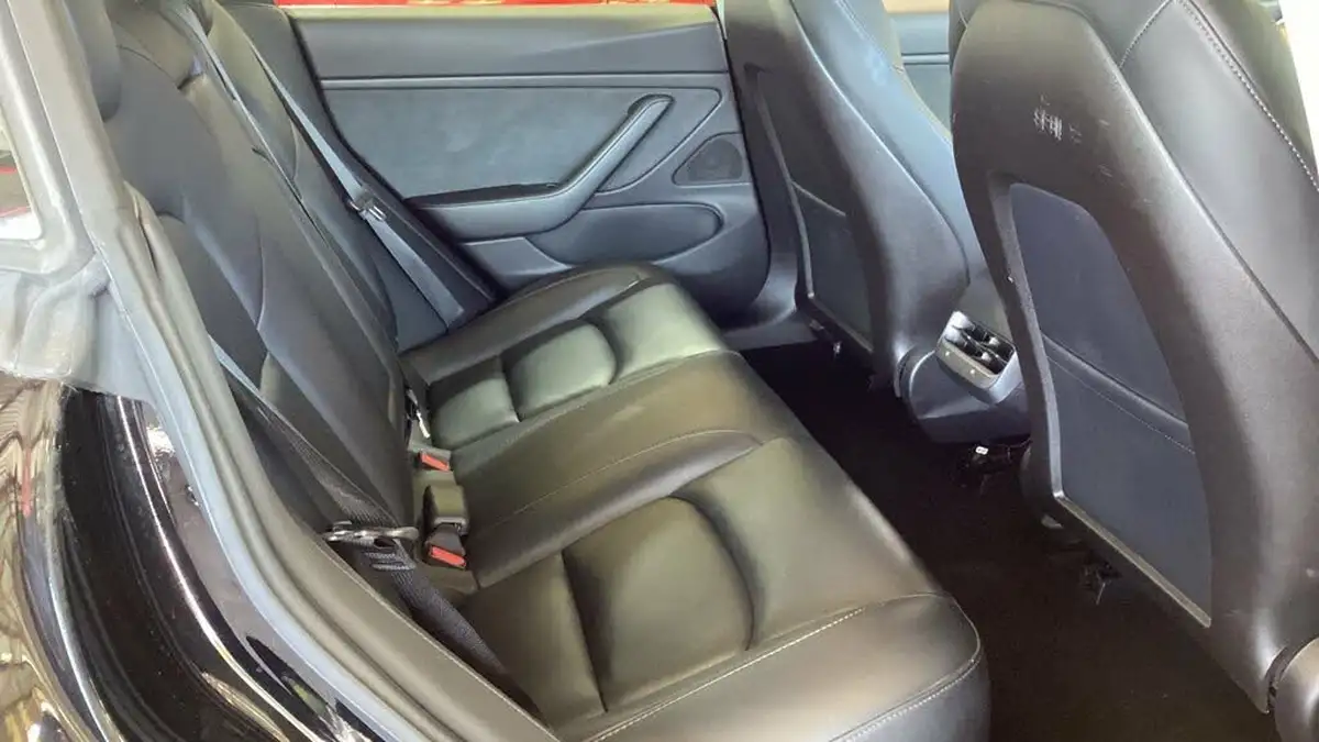 2020-tesla-model-3-e-long-range-big-14