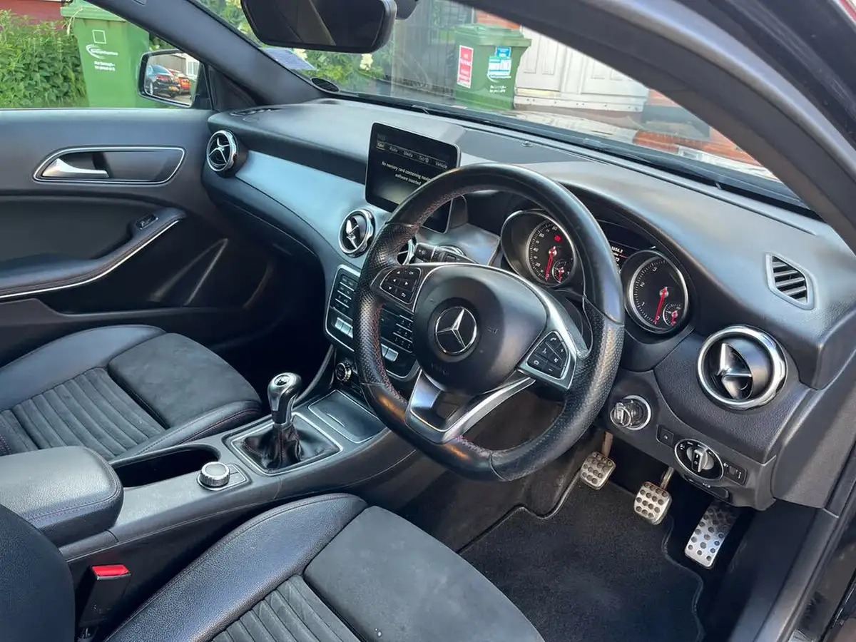 2017-mercedes-benz-gla-class-21d-gla-200d-amg-line-ss-big-8